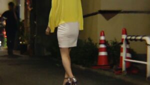 【放送禁止】夜の女神みさき降臨！寝落ちした美マンを勝手にクンニ→目覚めた瞬間イキ狂う超絶ピストン中出し。