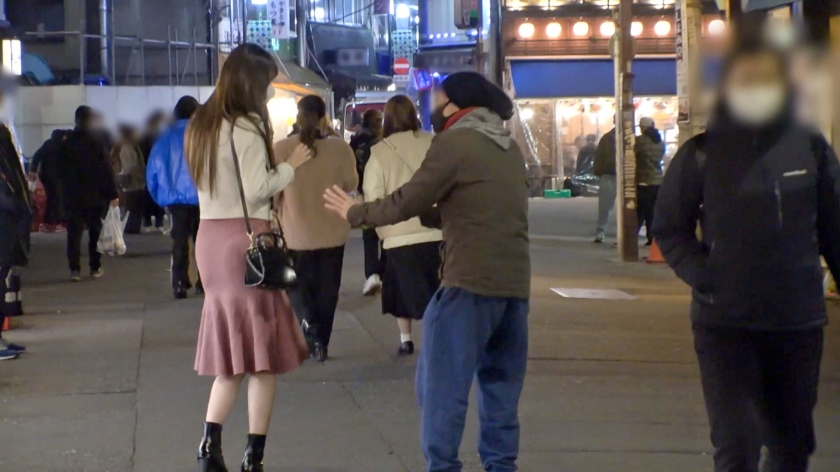 【遊園地お姉さんの初撮り】27歳みゆ、お金の誘惑に負けてカメラの前で豹変…！抜群のスタイルと戸惑いの表情がエロすぎる。