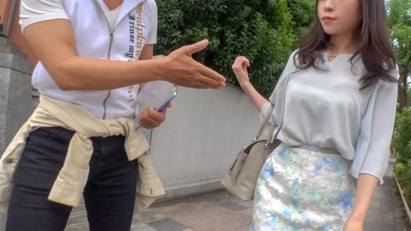 26歳・清純派セレブ妻の性欲解消。旦那以外の棒で何度もイキまくる…ゴム無し真正リアルな中出し密着映像