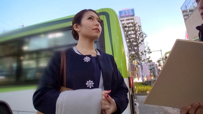 【赤羽の隠れ巨星】30歳現役美容部員・つばさが初解禁。清楚な制服の下は“電マ中毒”の超絶エロ女だった…！